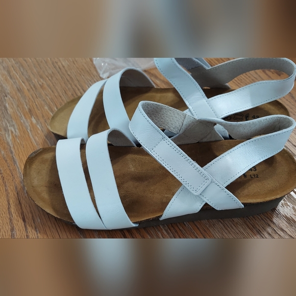 Naot kayla sandlad size 12-12.5 - Picture 9 of 9